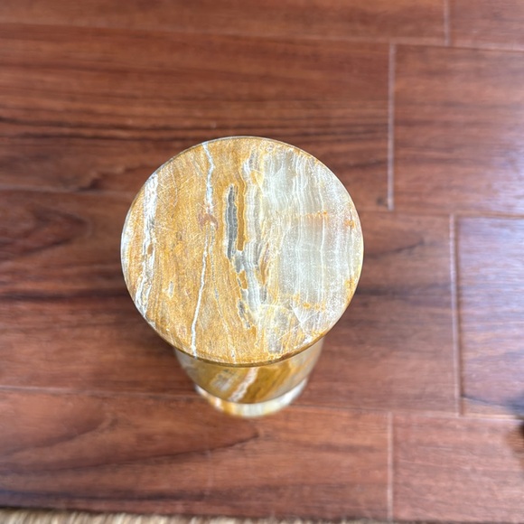 Vintage Carved Marbled
Onyx Stone Flower Vase - Picture 7 of 16